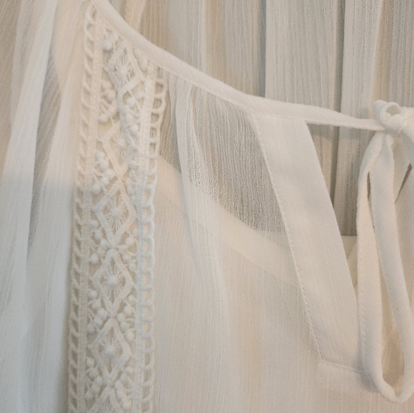 EUC APT 9 White 2 piece Tank and Blouse Set.  Built in tank.  Size L. - Picture 2 of 5